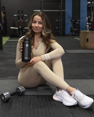 Пляшка для води з нержавіючої сталі 1 л аксесуари для чаю - термос, ситечко для чаю, заварювач для фруктів, спортивна кришка, насадка-трубочка (подарунковий набір чорного кольору)