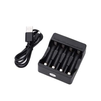 Швидкий зарядний пристрій елегантного чорного кольору для 4 батарейок типу AA/AAA, ефективне заряджання, щоб ваші пристрої були напоготові, ідеально підходить для дому та офісу.