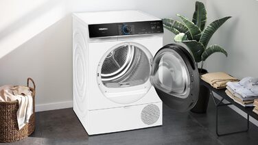Сушильна машина з тепловим насосом Siemens WT47R440 іQ700, Single для 8 кг білизни енергоспоживання класу A, 176 кВтгод/рік, speedPack, autoDry, самоочищення , білий