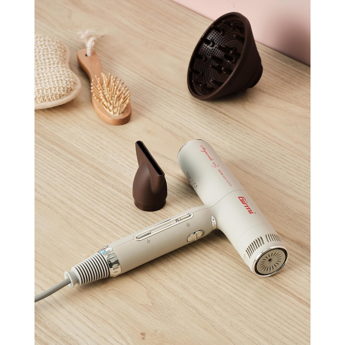 Безщітковий фен Girmi PH93, 2000 Вт, 3 швидкості, 5 температур, іонізація, компактний дизайн (50 ваги), з дифузором, бежево-коричневий