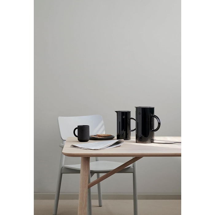 Термос Stelton EM77 об&39ємом 0,5 літра - Двостінний термос для гарячих/холодних напоїв - Термос для чаю та кави зі скляною вставкою, магнітною застібкою, кришкою, що закручується, вінтажний дизайн - 0,5 літра, чорний