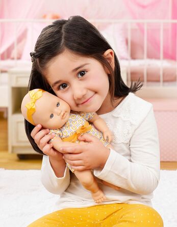 З одягом, пляшечкою та аксесуарами для годування - м&39яка лялька та книжка з малюнками англійською мовою - іграшка для віком від