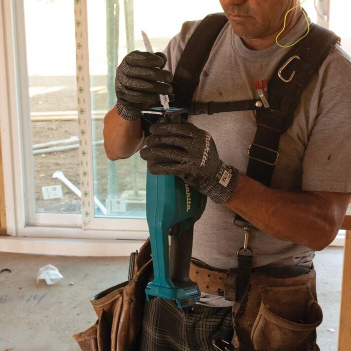 Акумуляторна пила Makita DJR189Z 18В (без акумулятора, без зарядного пристрою), бензиново-чорна