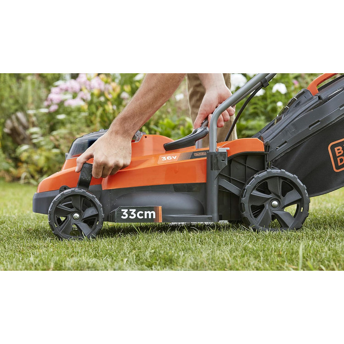 Акумуляторна газонокосарка BlackDecker BCMW3336L1 (36 В, 2,5 Ач, ширина зрізу 33 см, для газонів середнього розміру до 250 м, 5-позиційне регулювання висоти, в комплекті 1 акумулятор, зарядний пристрій, травозбірник на 35 л), помаранчевий/чорний