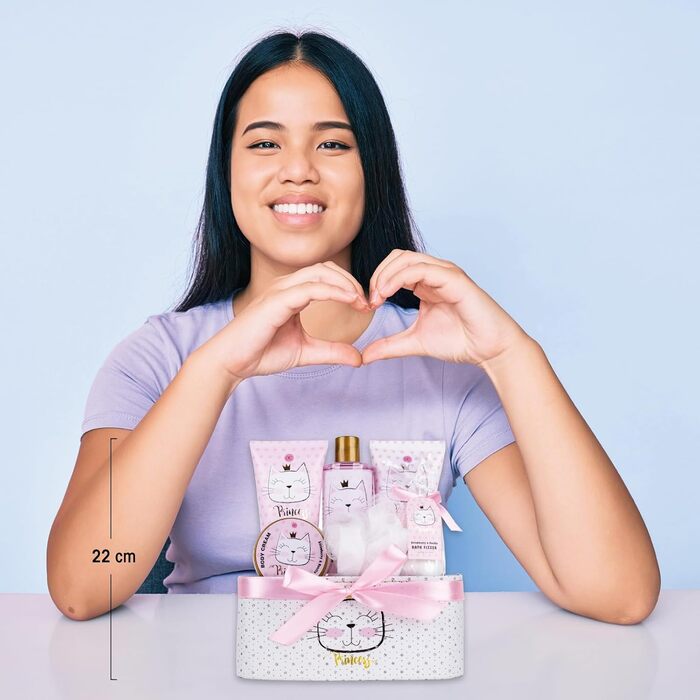 Подарунковий набір Принцеса Кітті для дівчаток та жінок Набір для душу із 7 предметів піна для ванни, скраб, гель для душу, лосьйон для тіла та багато іншого Набір для догляду за собою з ароматом полуниці та ванілі в милій подарунковій коробці