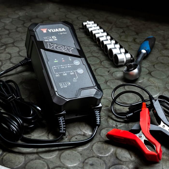 Розумний зарядний пристрій Yuasa YCX6 12V 6A для автомобілів, фургонів та мотоциклів