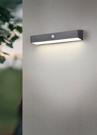 Гібридний сонячний LED-настінний світильник Reality Leuchten R23306102, сріблястий/чорний пластик, 6 Вт, з датчиками руху та освітленості, орієнтаційне світло
