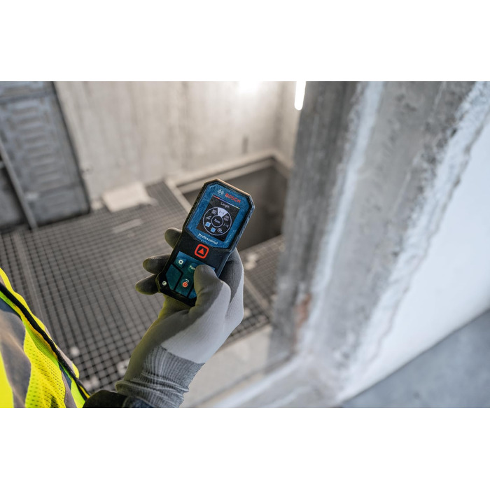 Лазерний далекомір Bosch Professional GLM 40-31 (IP 65, ударостійкий корпус, 7 режимів вимірювання, автообчислення довжини/площі/об'єму, яскравий кольоровий дисплей, сумісність з Li-Ion акумулятором)