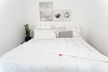 Всесезонна ковдра Medicate 135x200 см - Терморегулююча гіпоалергенна ковдра 135x200 - Стьобана ковдра з дихаючого волокна - Можна прати при температурі до 95C - Зроблено в Німеччині Всесезонна ковдра 135 x 200 см