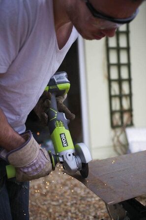 Акумуляторна кутова шліфувальна машина Ryobi 115 мм комплект R18AG-120S 18V ONE система з зарядним пристроєм, акумулятором 2Ач та