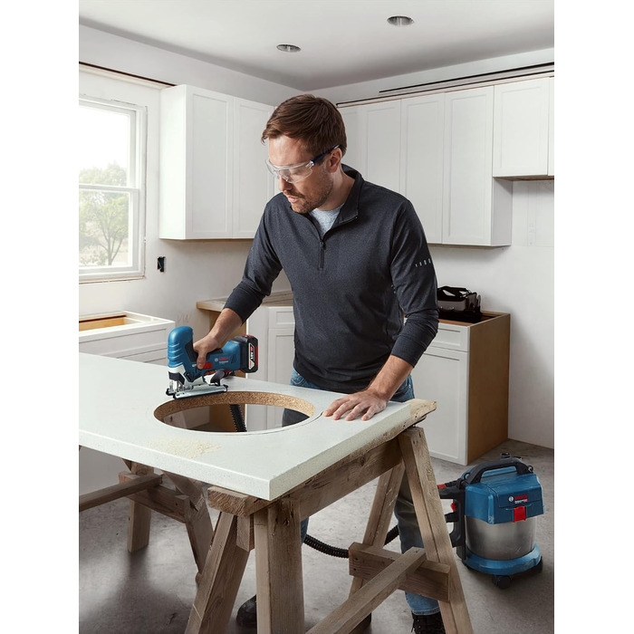 Акумуляторний лобзик Bosch Professional GST 185 LI (18 В, акумулятор 2 x 4,0 Ач, зарядний пристрій, 0-3 500 ходів/хв, глибина різа