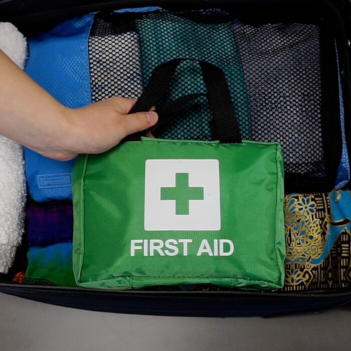 Аптечка преміум-класу Lewis-Plast на 90 предметів - містить очну рідину, 2 пакети з холодом (льодом) та ковдру для дому, офісу, ав