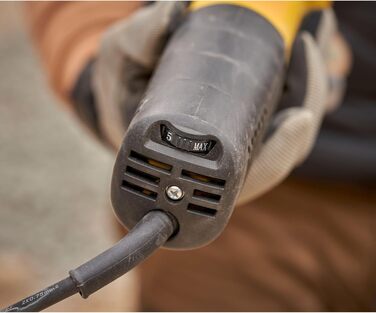 Кутова шліфувальна машина Stanley FatMax FMEG225VS (1100 Вт, діаметр диска 125 мм, з додатковою ручкою, плавний пуск, для всіх ста