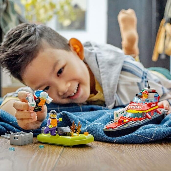 Конструктор LEGO City Пожежний катер, 144 деталі