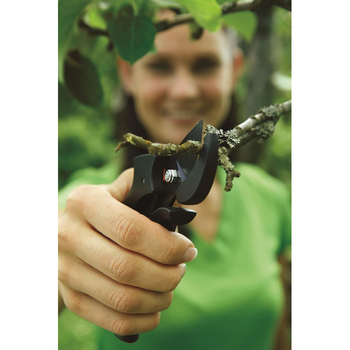 Садові ножиці Fiskars Bypass для свіжих гілок та сучків, антипригарне покриття, високоякісні сталеві леза, довжина 22,5 см, чорні/помаранчеві, Pro, P90, 1001530 Pro P90