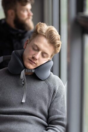 Подушка для шиї Troika Business у поліестеровому компресійному чохлі, що згортається, колір сірий/чорний, постійно стабільна розмірна стійкість, BBG61/GY