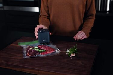 Вакуумні пакувальні пакети AEG AVRB1 (20 багаторазових пакетів, для консервації, приготування за технологією sous-vide, безпечні для харчових продуктів, без BPA, міцні, можна мити в посудомийній машині, морозильні камери та мікрохвильові печі, прозорі)