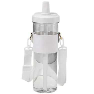 Чашка для пиття з плечовим ременем. Практична пляшка для води зі знімною трубочкою. Виготовлена з пластику. Для любителів напоїв. З плечовим ременем.