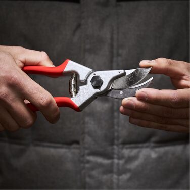 Садові ножиці FELCO 4 для великих правшів, ріжуть гілки діаметром до 25 мм, довжиною 210 мм, з канавкою для соку, ковані ручки, надійний інструмент для всіх завдань з різання. FELCO 4 Single