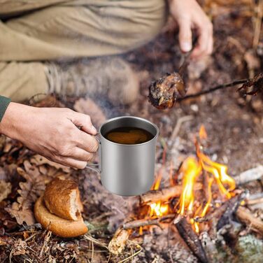 Ультралегка кружка зі складною ручкою. Портативна чашка для води, призначена для кемпінгу, пікніка. Легка та стійка до корозії, підходить для кемпінгу, походів, трекінгу та домашнього використання.