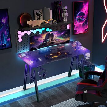 Ігровий комп&39ютерний стіл зі світлодіодним підсвічуванням 160x60 см, чорний, ПК-стіл з підставкою для чашок та гачком для навушників, ергономічний ігровий стіл M-подібної форми, ігровий стіл з вуглецевим волокном для спальні/кабінету, 160x60x73 см