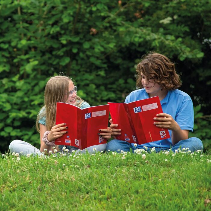 Шкільний зошит Oxford, формат А4, 32 аркуші, в лінійку (міжрядковий інтервал 26), у квадрат, 10 аркушів, 26 сторінок у квадрат/з полями