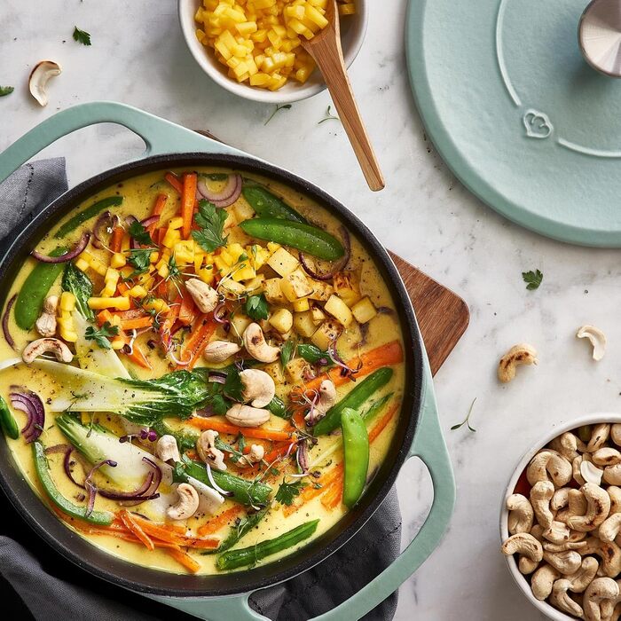 Кокотниця з кришкою, м'ятна, кругла, 28 см, 6 л, чавунна жаровня, індукційна каструля. 28 см м'ята