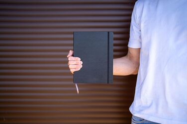 Блокнот Moleskine Classic, Блокнот з білими сторінками, м&39яка обкладинка та еластична застібка, розмір XL 19 x 25 см, колір чорний, 192 сторінки чорного кольору, дуже великий