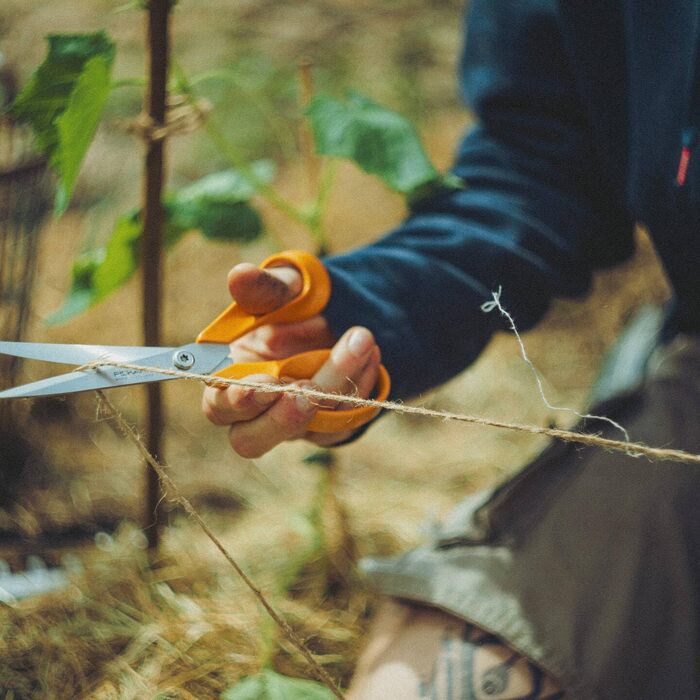 Садові ножиці Fiskars Classic Large універсальні, для правшів, загальна довжина 25 см, покращений гвинт Torx та ергономічніша ручка, якісна сталь/пластик, помаранчеві, 1075039 Садові ножиці 25 см НОВИНКА