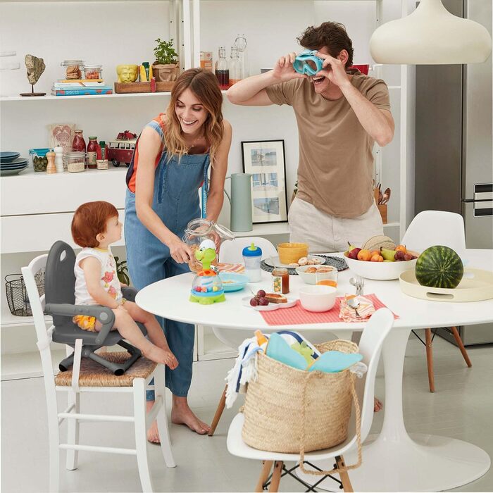 Сидіння-бустер Chicco Pocket Snack для дітей від 6 місяців до 3 років 15 кг, портативний і регульований дитячий стільчик для годув