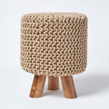 Маленький круглий в&39язаний пуф Homescapes з дерев&39яними ніжками, бежевий, 32 x 32 x 42 см, в&39язаний пуф з товстим в&39язаним чохлом, виготовлений зі 100 бавовни, кремово-білий