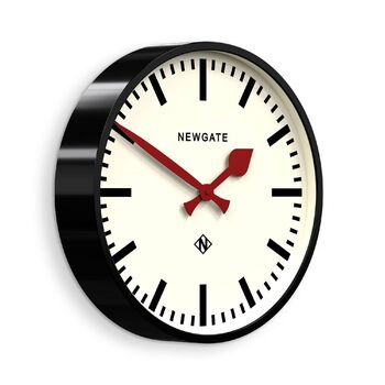 Настінний годинник NEWGATE Putney Великий сучасний годинник у ретро-стилі 45 см Глянцевий чорний металевий корпус із червоними стрілками Індустріальний стиль Mid-Century для кухні, вітальні або офісу