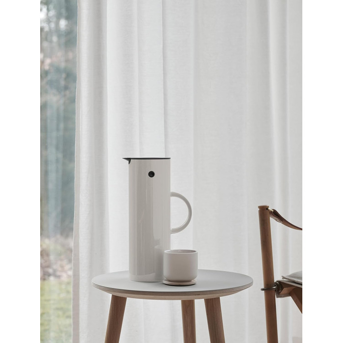 Ізольований глечик Stelton EM77 - Двостінний ізольований глечик для гарячих/холодних напоїв - Чайник та кавник зі скляною вставкою, магнітною застібкою, кришкою, що закручується, вінтажний дизайн - 1 літр, пісочний