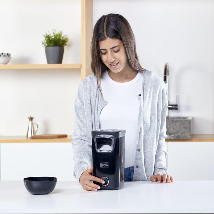 Виробник попкорну Black Decker BXPC1100E 1100 Вт Без олії Компактний Приготування всього за 3 хвилини Багатофункціональні мірні чашки Гаряче повітря Червоний