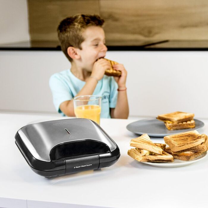 Бутербродниця з антипригарним покриттям, місткість на 2 сендвічі, поверхня гриля, ручка холодного дотику, кабельний ретривер, 750 Вт. 750 Вт Поверхня для гриля