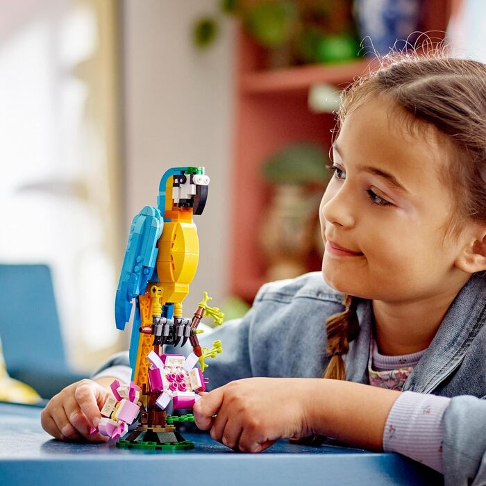 Конструктор LEGO Creator Exotic Parrot 31136, 253 деталі, папуга