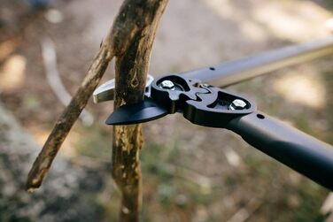 Садові секатори Fiskars PowerGear з механізмом передачі для сухого гілля та пагонів, з нарізним та тупим лезом, антипригарним покриттям, виготовлені з міцної інструментальної сталі, довжина 69 см, чорно-помаранчеві, L77, 1000583 L77 (діаметр гілок до 5 см