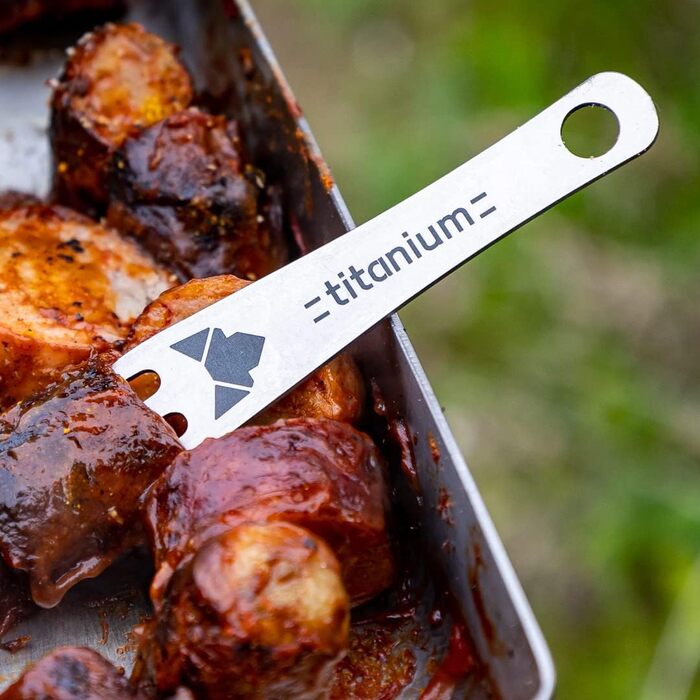 Титанова кирка FENNEK XL у високоякісному шкіряному чохлі Зроблено в Німеччині Ідеально підходить для кемпінгу, наметів, відпусток, фестивалів, бушкрафту, походів