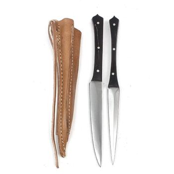 Середньовічні столові прибори у подвійних шкіряних піхвах (ріг, тип 7)