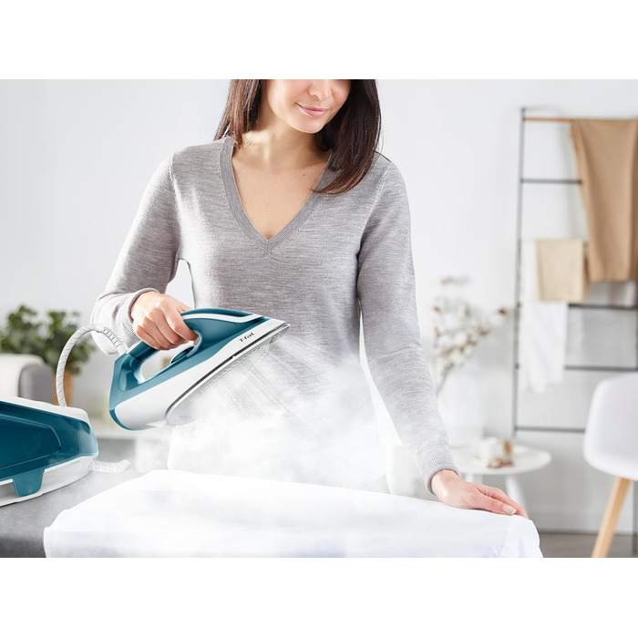 Парова прасувальна станція 5,2 бар Паровий удар 280 г / хв. Безперервна подача пари 120 г/хв. Технологія Calc Clear Підошва Xpress