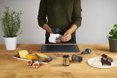 Барабанна терка Fackelmann 27911, нержавіюча сталь 18/8, білий, сріблястий і синій, 210,5X10CM Терка для барабанів білий/синьо-сірий