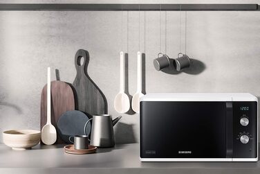 Мікрохвильова піч Samsung MW3500 MS23K3614AW / Цокольний поверх / 800 Вт / 23 л місця для приготування їжі / Ширина 48,9 см / Стійка до подряпин керамічна емаль внутрішня частина / 6 рівнів потужності / Білий одинарний