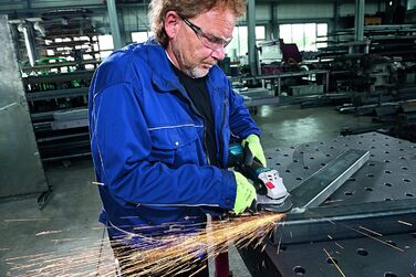 Акумуляторна кутова шліфувальна машина GWS 18V-10 (Ø диска 125 мм, вкл. швидкознімну гайку, захисний кожух, монтажний фланець, без