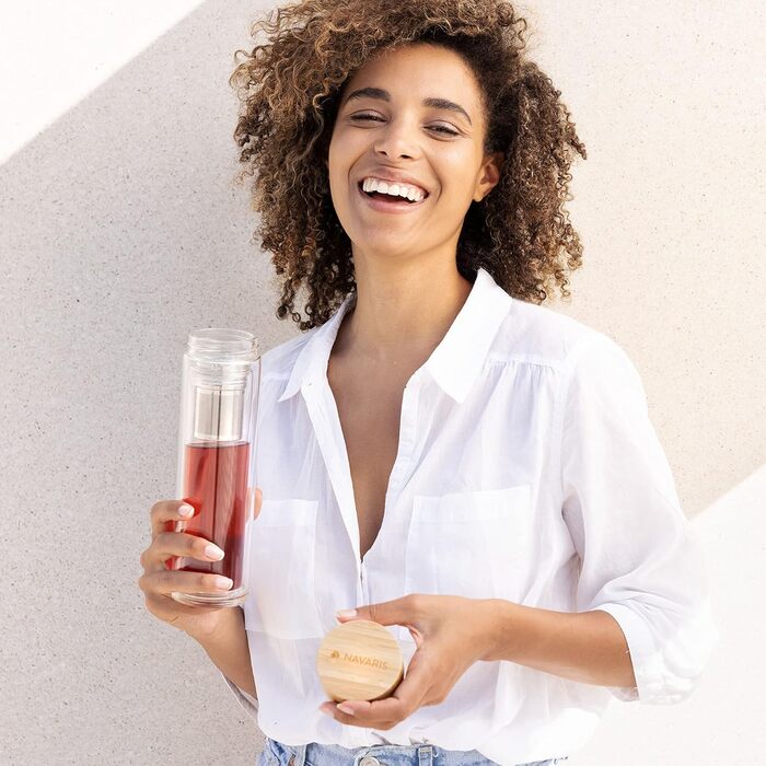 Скляна пляшка для чаю Navaris з нержавіючої сталі - пляшка для чаю 500 мл, чайник на винос - пляшка для пиття з боросилікатного скла з подвійними стінками та сірим прозорим рукавом