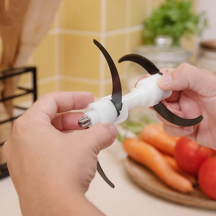 Електрична м'ясорубка для м'яса та овочів. 600 Вт, 4 чорні титанові леза, чаша з нержавіючої сталі об'ємом 1,5 л та 2 швидкості (4