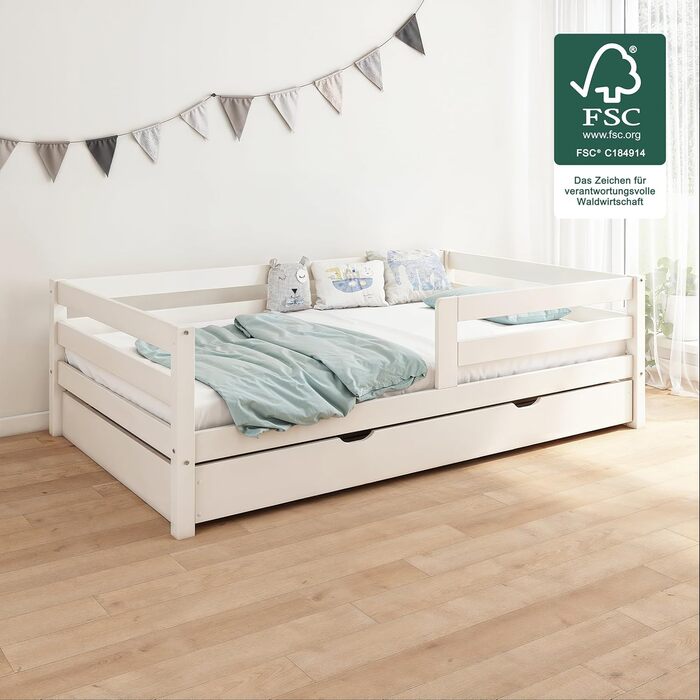 Дитяче ліжко Ehrenkind Sona з масиву сосни, біле, 120x200 см із захистом від падіння