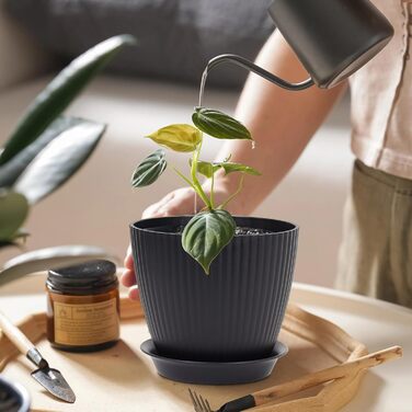 Набір з 8 квіткових горщиків з блюдцями, 19/17,5/16,5/16/14/13/11,5/10 см, пластикові кашпо, гідропонні горщики, набір квіткових горщиків, ідеально підходить для кімнатних та балконних садів, чорний 19/17,5/16,5/16/14/13/11,5/10 см, чорний