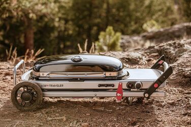 Газовий гриль Weber Traveler/Складана конструкція з колесами, автоматичним блокуванням кришки та термометром кришки, 1 конфорка, ширина 111 см, площа гриля 63 x 34 см, чорний (9010079)