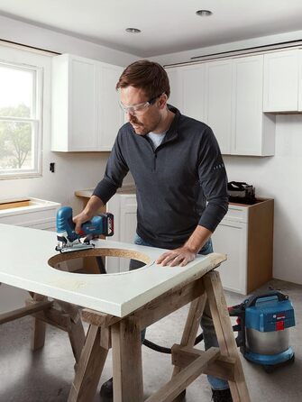 Акумуляторний лобзик Bosch Professional GST 185 LI (18 В, акумулятор 2 x 4,0 Ач, зарядний пристрій, 0-3 500 ходів/хв, глибина різа